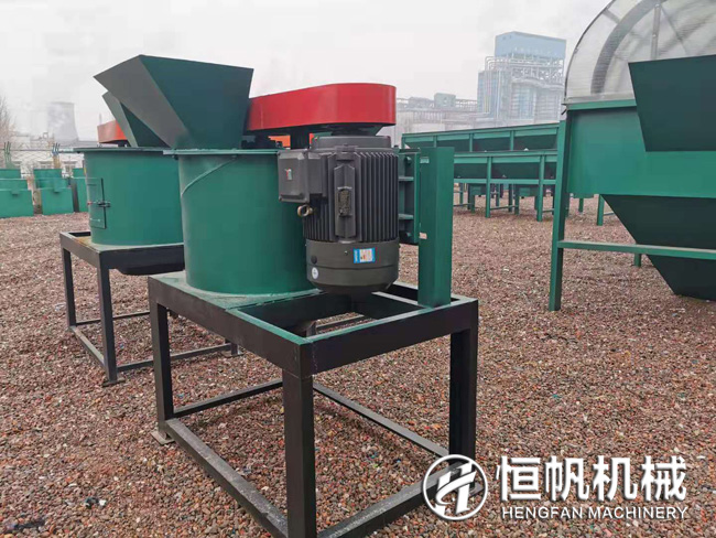 共同抗疫,非常時(shí)期有機(jī)肥設(shè)備使用期間應(yīng)須知的一些保養(yǎng)小技巧(圖2) 立式粉碎機(jī)