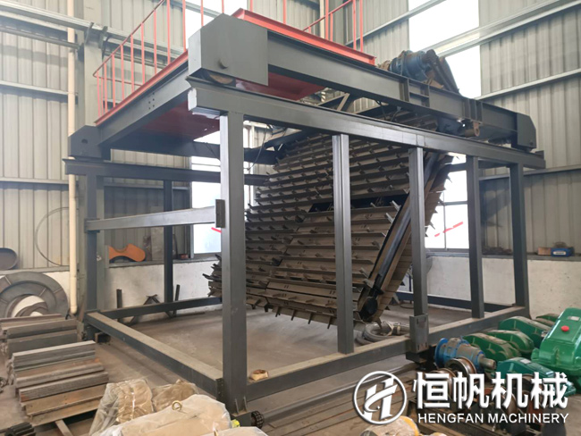 有機肥翻堆機(翻拋機)設備多少錢?(圖3) 鏈板翻堆機