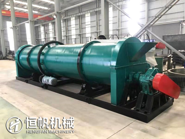 同樣是有機(jī)肥造粒機(jī)設(shè)備,其中的差別竟然如此之大!千萬(wàn)別選錯(cuò)了(圖3) 轉(zhuǎn)鼓復(fù)合造粒機(jī)